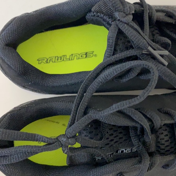 Rawlings Soccer shoes. Youth/boys size 2. - Picture 5 of 7
